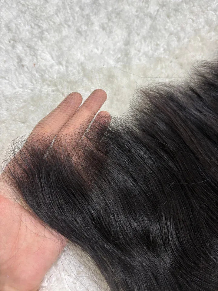 Cabello rizado crudo de alta definición con encaje